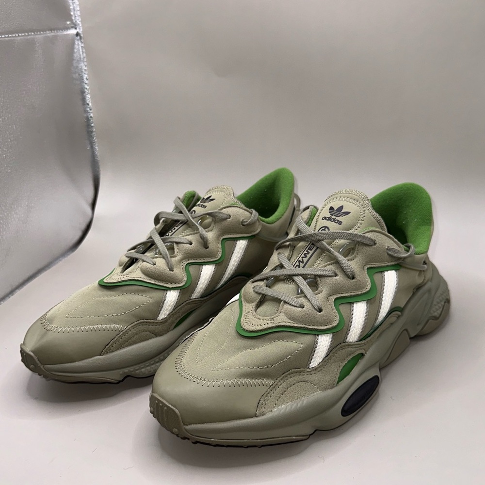 ADIDAS OZWEEGO in Green, White & Core Black Size US Men’s 8, US Women’s 9